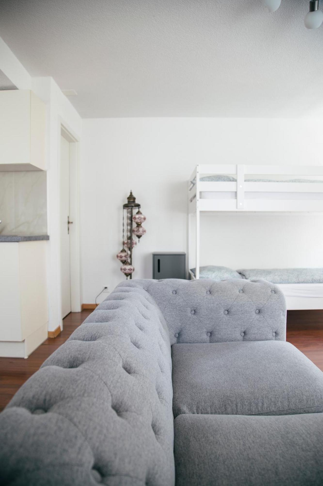 Nimbuzzz Apartments Unterseen Δωμάτιο φωτογραφία