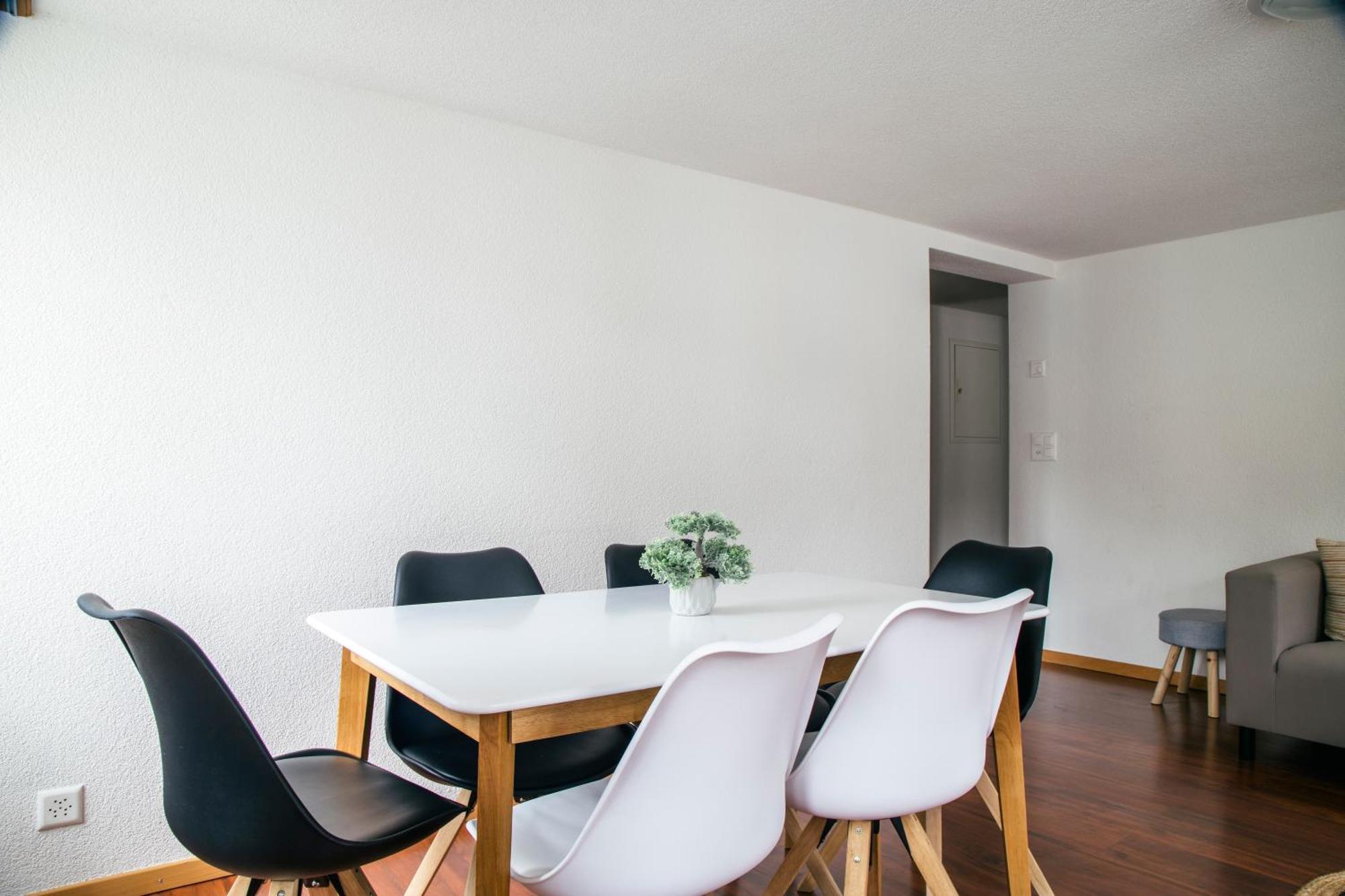 Nimbuzzz Apartments Unterseen Δωμάτιο φωτογραφία